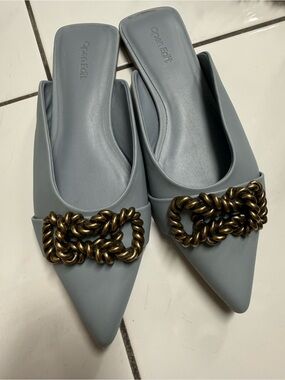 Women's Pointed Mule with Gold Chain Accent - Light Gray